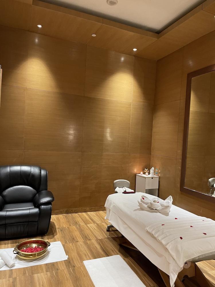 Hotel Radisson Blu New Paschim Vihar 5*