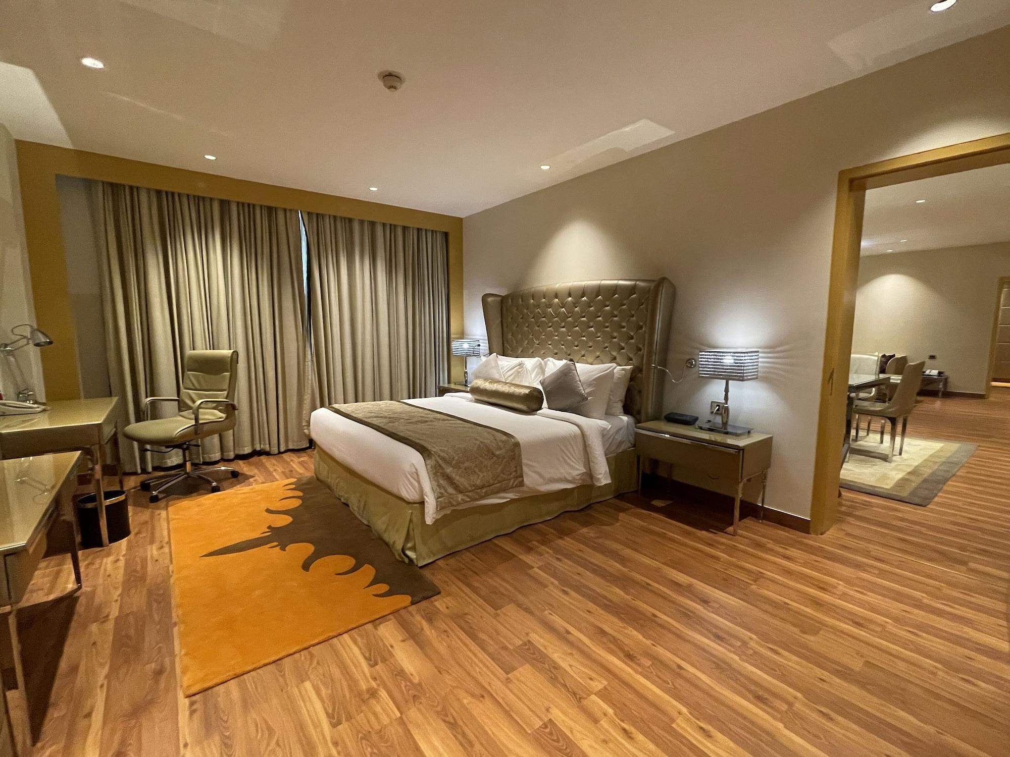 Radisson Blu New Paschim Vihar 5*