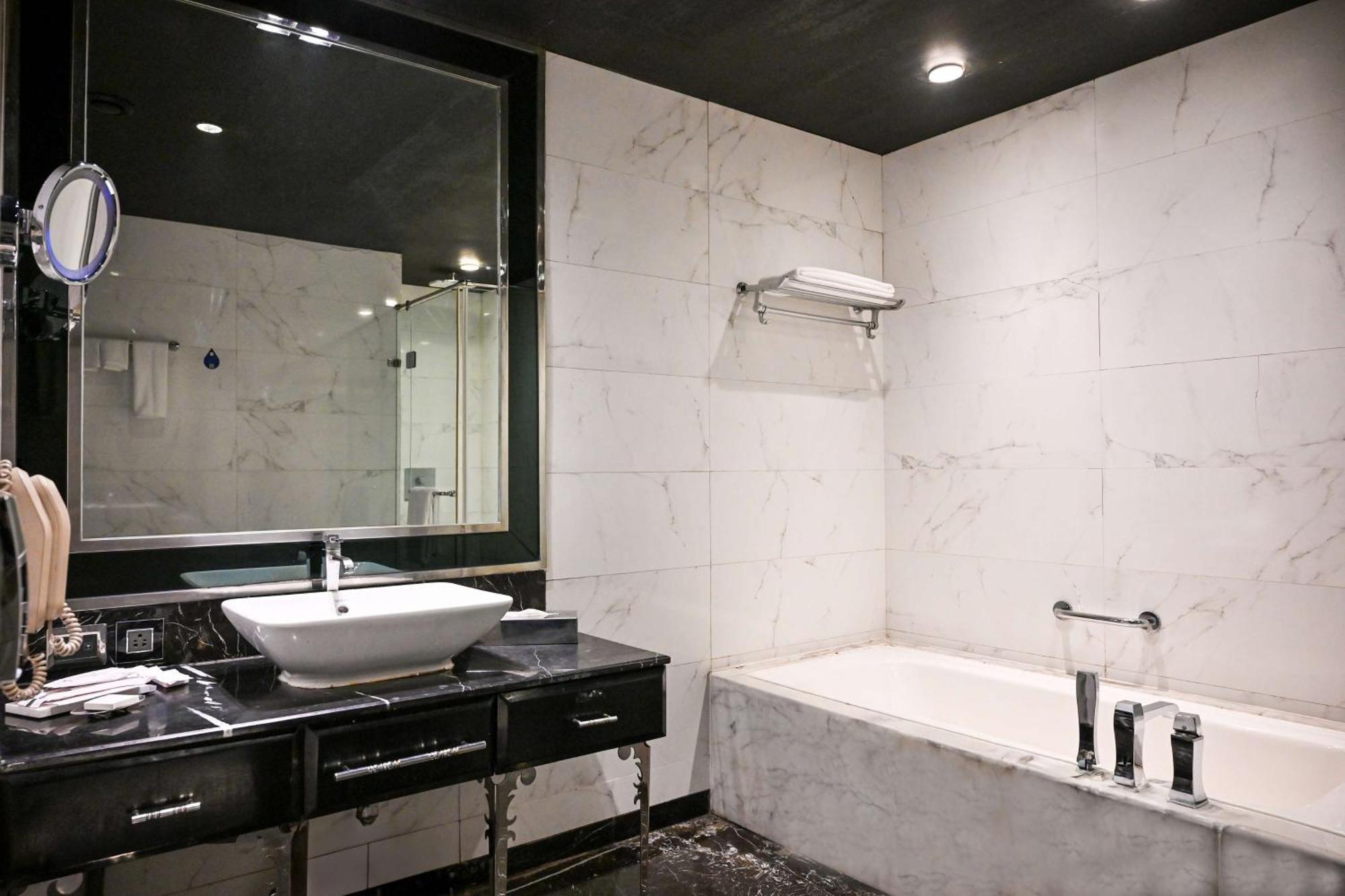 Hotel Radisson Blu New Paschim Vihar 5*