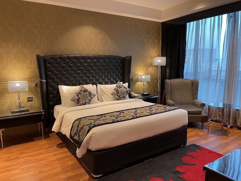 Radisson Blu New Paschim Vihar 5*