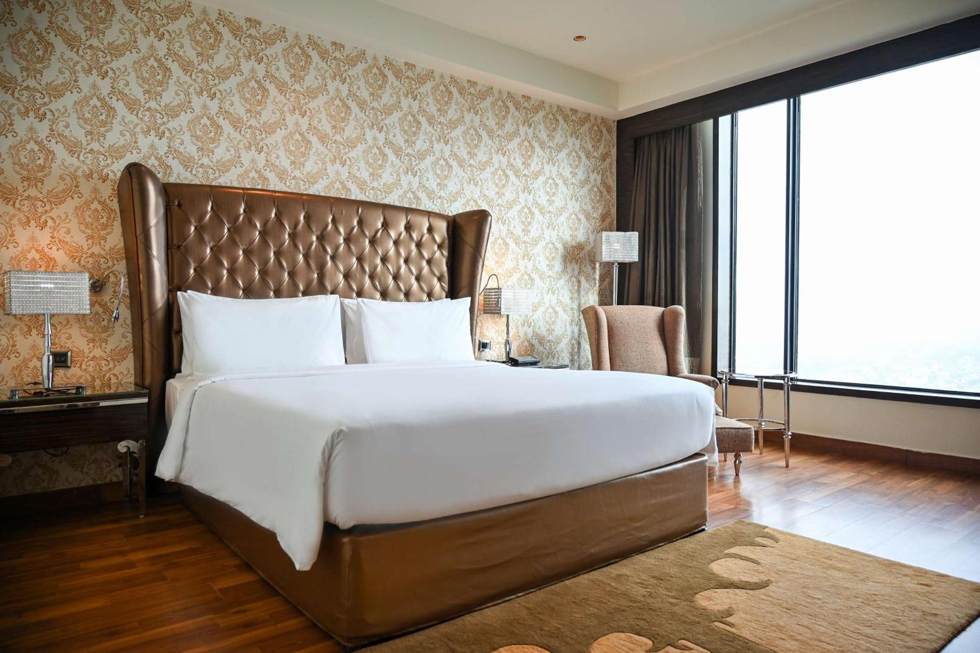 Radisson Blu New Paschim Vihar Hotel 5*